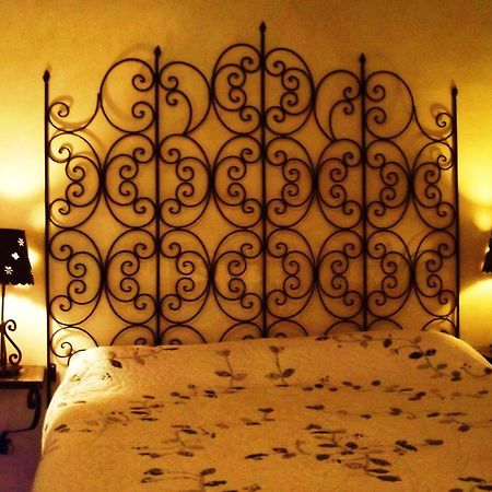 La Maison Aux Volets Bleus Bed and Breakfast Venasque Esterno foto