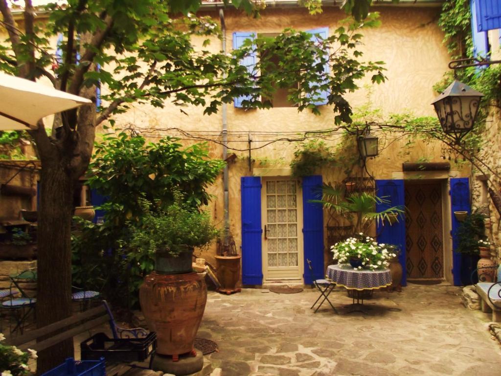 La Maison Aux Volets Bleus Bed and Breakfast Venasque Esterno foto